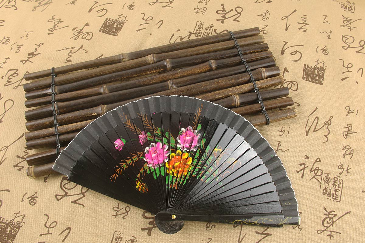Black Hand Painted Chinese Peony Spanish Wood Fan (1)