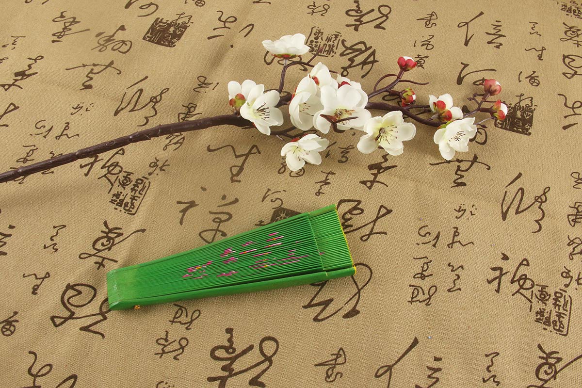 Green Lacquered Hand Painted Wooden Fan With Plum Blossoms (4)