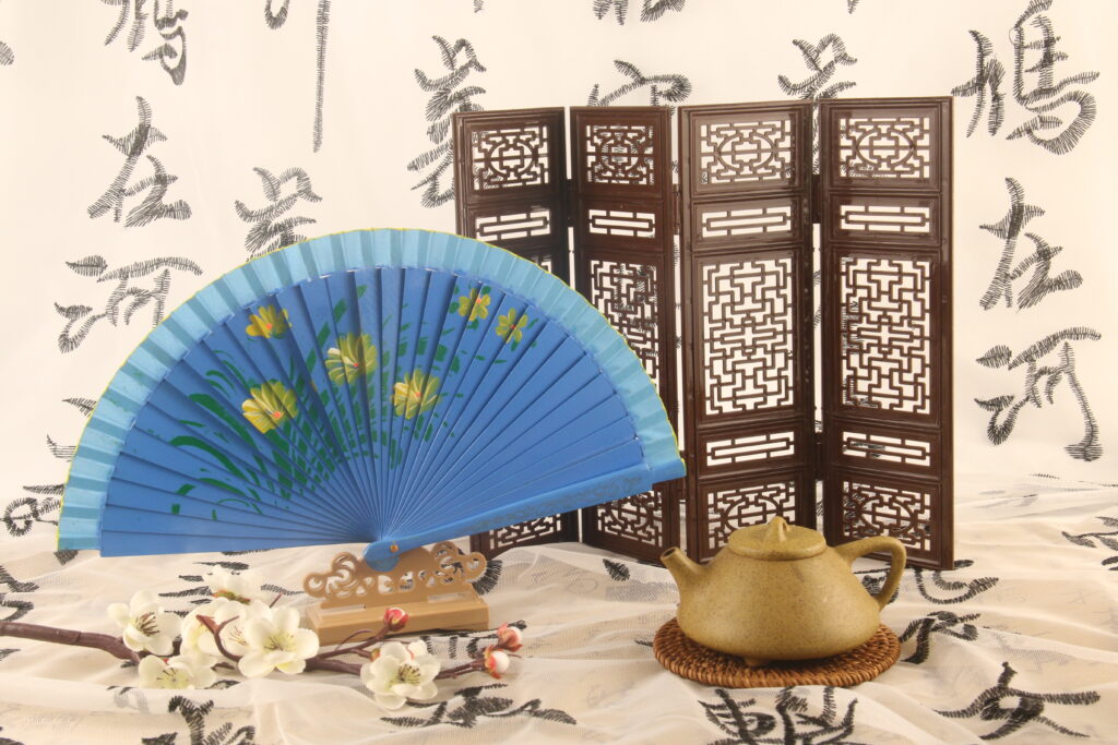 What Makes CRAFTSHISTORY’s Blue Hand Fan Stand Out? 24 Blue Lily