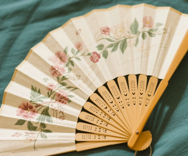 Folding Fan With Tender